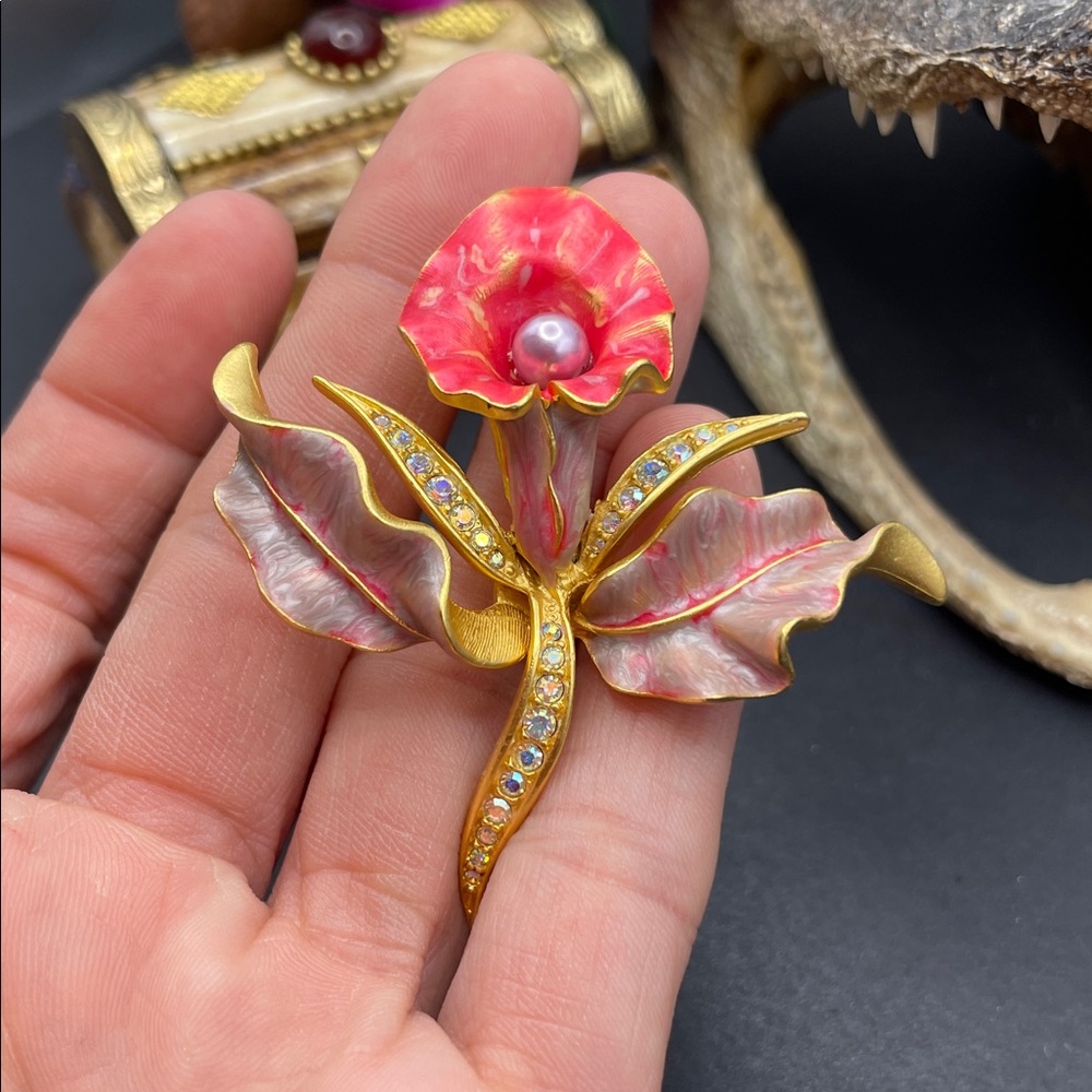Joan Rivers iris brooch 🔥 - Picture 3 of 4